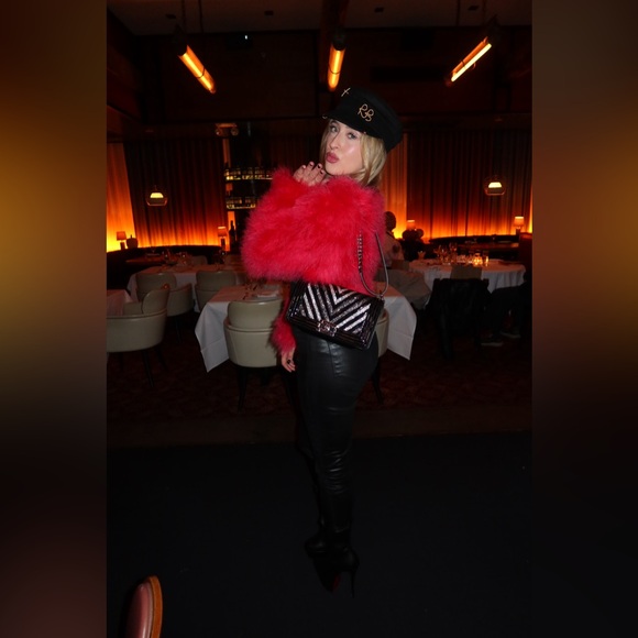 Thanks for stopping by my closet 😍❤️ - Picture 6 of 14